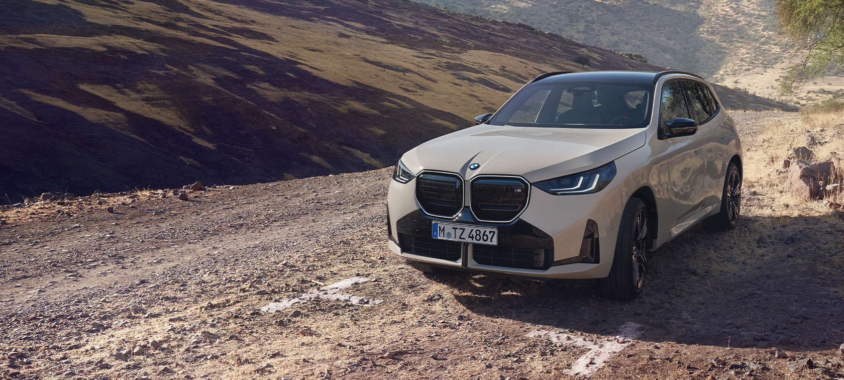 Obrázek znázorňující přední pohled na vůz BMW X3.